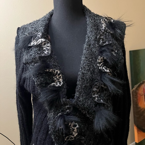 Flora Paris wrap sweater Nwt - Picture 3 of 9